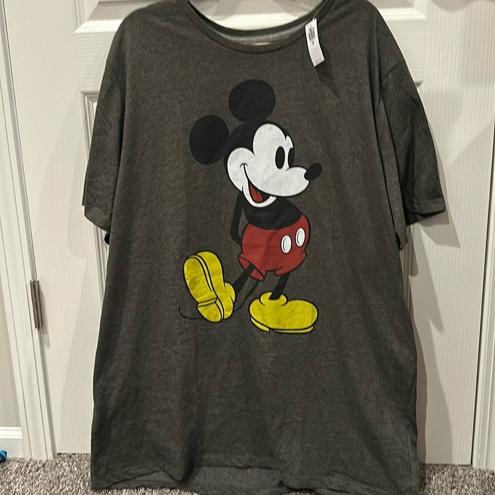 Old Navy Mickey Mouse t-shirt xxxl tall (3x)